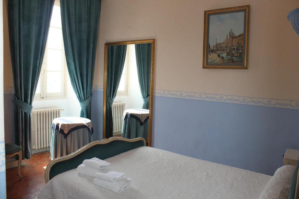 A Spelunca Hotel Speloncato  Bilik gambar